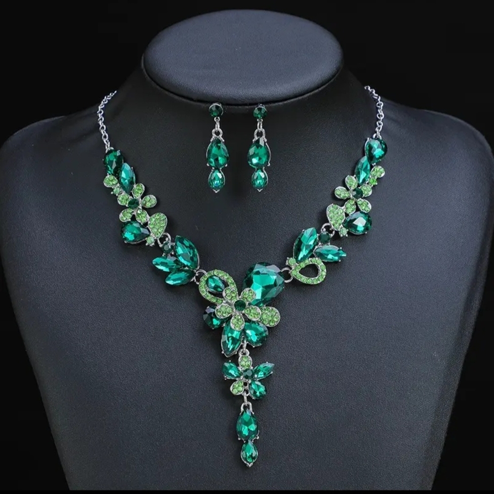 Elegant Green Floral Necklace and Earring Set